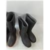Image 3 : (2) Pairs Of Rubber Boots- Size 2 And 4