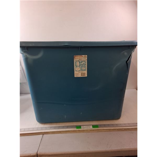 **Rubbermaid Plastic Storage Bin- 25" x 19" x 20"- Crack On Side- Cannot Ship