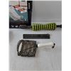 Image 3 : Waterproof Leg Cast Cover, Massager & Curry Comb