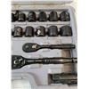 Image 2 : Stanley Black Chrome 73-piece Socket Set