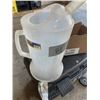 Image 1 : 1 Gallon Oil Jug