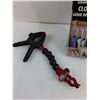 Image 2 : Lisle 70450 Flashlight Holder with Clamp Comes With (16)Collapsible Clothes Hanger