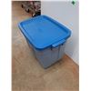 Image 3 : **Rubbermaid Roughneck Plastic Tote with Lid - 21" x 15" x 16", Cannot Ship
