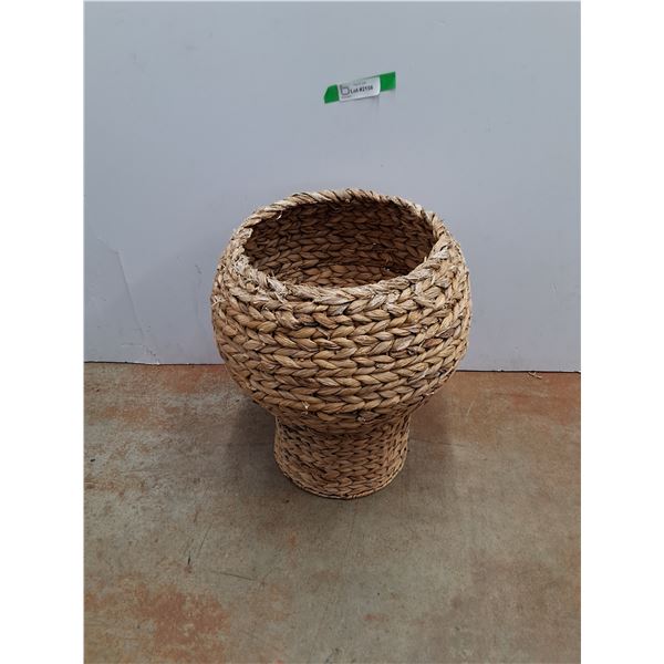 Wicker Planter 17" x 16", Pickup Preferred
