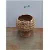 Image 1 : Wicker Planter 17" x 16", Pickup Preferred