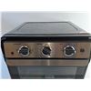Image 2 : Toaster Oven Air Fryer - Powers On, As Is, Pickup Only