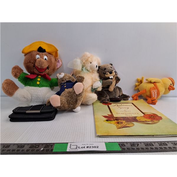 (5) Stuffed Plushies/Animals, Card Holder, Autumn Themed Stationary