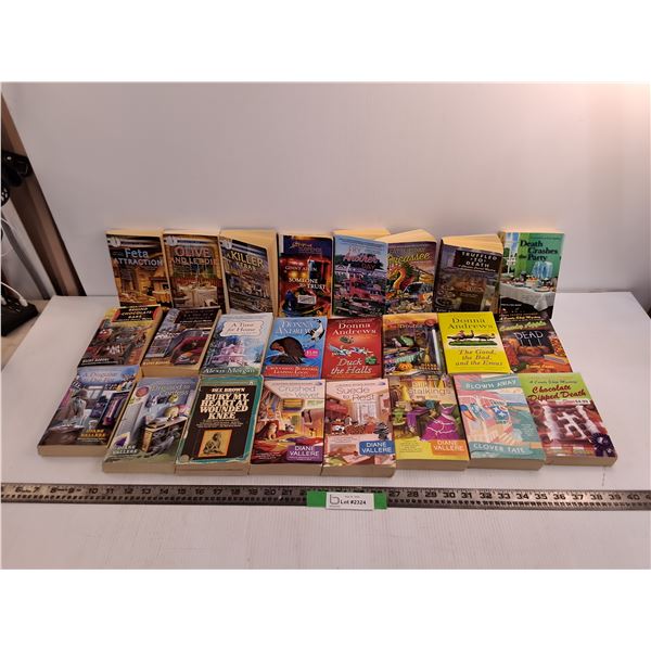 (24) Cookbooks, Diane Vallere, Donna Andrews, Misc