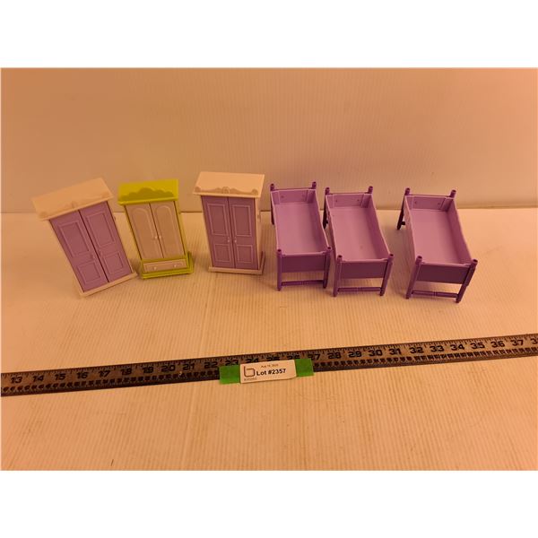 Lot of Doll House Furniture (3) Beds and 3 Closets