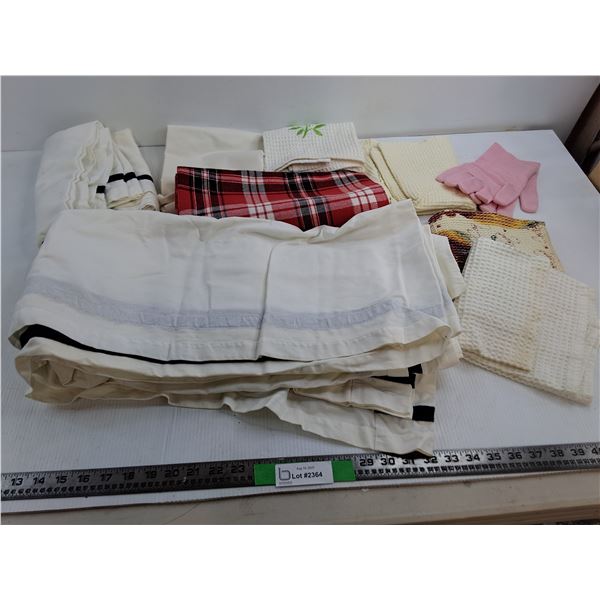 (8) Kitchen Cloths One Large, Pink Gloves