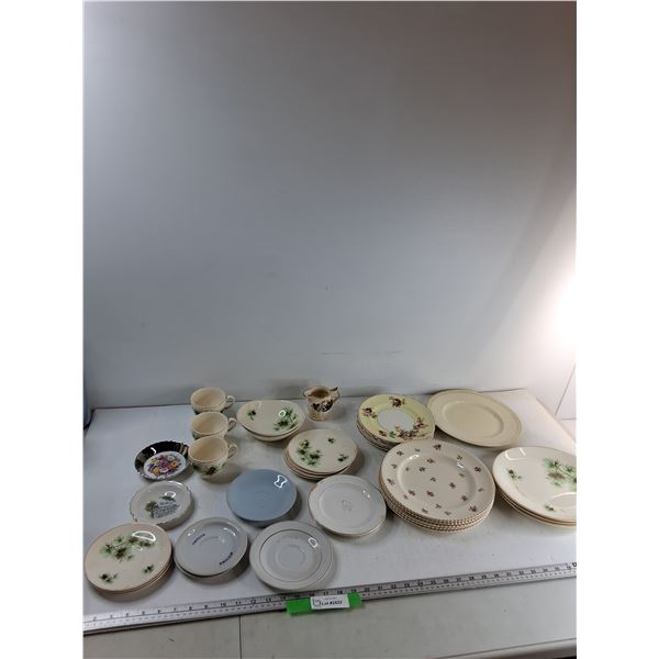 (3) Cups, (2) Bowls, (17) Saucers, Misc - As Is
