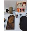 Image 4 : Lot: Rounding Grinding Stone, Velcro, Knee Pads, Pressure Gauge, Misc