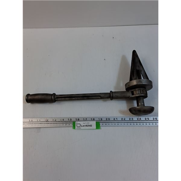 Mueller Ratcheting Pipe Reaming Tool - 17"L x 9"D