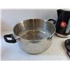 Image 2 : Hamilton Beach Electric Kettle - Powers On, As Is and 11" Cooking Pot