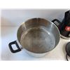 Image 3 : Hamilton Beach Electric Kettle - Powers On, As Is and 11" Cooking Pot