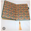 Image 4 : White Lotus, The - S3 Travel Set (incl. Jason Isaacs-signed Journal)!