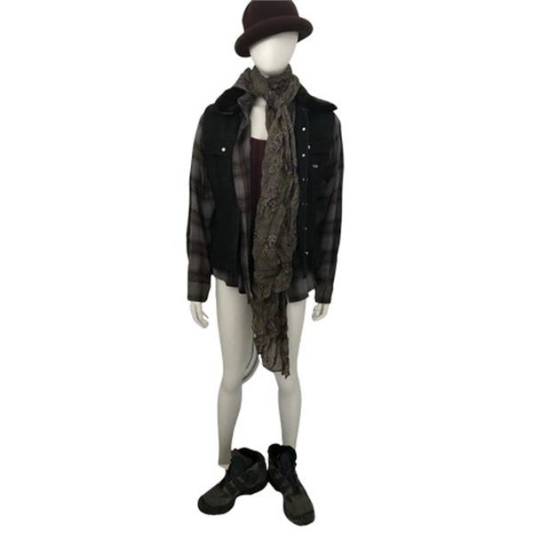 Daylight Madelyn (Amy Brenneman) Opening Scene Movie Costumes