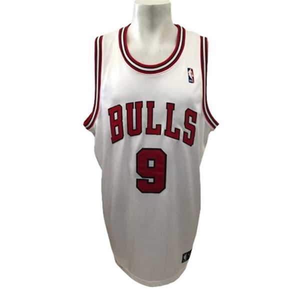 Luol Deng autographed Chicago Bulls jersey