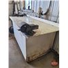 Image 8 : Above Ground Oil Storage Tank / Work Bench (Empty)