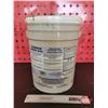 Image 4 : ZEP Aluminum Bright Acid Cleaner (5 Gal Pail) (3/4 Full)