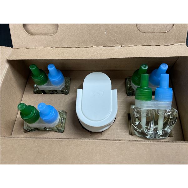 1 Febreze Plug-In Scent Warmer with 4 Gain Original-Scent Refills - New