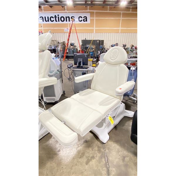 WHITE ADJUSTABLE COMMERCIAL ESTHETICIAN EXAMINATION CHAIR *W/ POWER CABLE & HAND CONTROL*