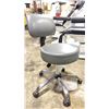 Image 2 : GREY PADDED ADJUSTABLE HEIGHT ROLLING COMMERCIAL ESTHETICIAN STOOL