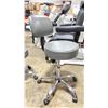 Image 2 : GREY PADDED ADJUSTABLE HEIGHT ROLLING COMMERCIAL ESTHETICIAN STOOL