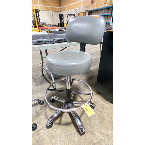 GREY PADDED ADJUSTABLE HEIGHT ROLLING COMMERCIAL ESTHETICIAN STOOL WITH FOOT RAIL