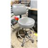 Image 2 : GREY PADDED ADJUSTABLE HEIGHT ROLLING COMMERCIAL ESTHETICIAN STOOL WITH FOOT RAIL
