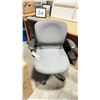 Image 2 : AUTUMN MAPLE 2 DRAWER SINGLE PEDESTAL LOCKING DESK WITH KEYS & 2 GREY PADDED GAS LIFT OFFICE CHAIRS