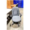 Image 2 : WHITE L-SHAPED CORNER DESK WITH GREY PADDED GAS LIFT OFFICE CHAIR