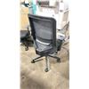 Image 2 : FAST TRACK IMPEX LE3002 BLACK MESH MID BACK ADJUSTABLE TASK CHAIR *IN BOX*