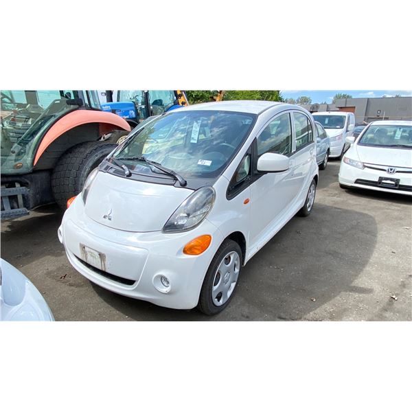 2013 MITSUBISHI IMIEV 4DRSD WHITE VIN JA3215H49DU605304