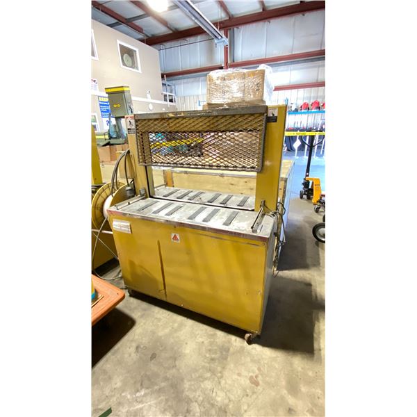 2005 STRAPACK RQ-8A (FB6) YELLOW MOBILE INDUSTRIAL ELECTRIC BOX STRAPPING MACHINE