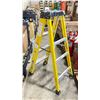 Image 2 : WERNER 4' YELLOW INDUSTRIAL STEP LADDER