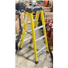 Image 2 : WERNER 4' YELLOW INDUSTRIAL STEP LADDER
