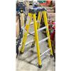 Image 2 : WERNER 4' YELLOW INDUSTRIAL STEP LADDER