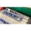Image 2 : 2 BLUE INDUSTRIAL HAND OPERATED PINCH TOOLS