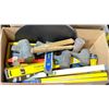 Image 2 : BOX OF ASSORTED INDUSTRIAL HAND TOOLS / LEVELS & RUBBER MALLETS