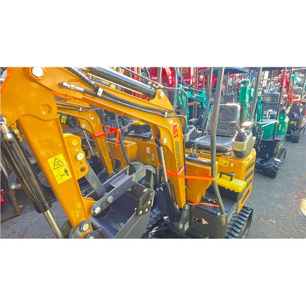 AGT INDUSTRIAL MX12(Z) GAS POWERED RUBBER TRACK MINI EXCAVATOR WITH ATTACHED DIGGING BUCKET,
