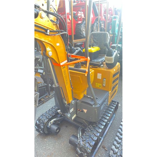AGT INDUSTRIAL MX12(Z) GAS POWERED RUBBER TRACK MINI EXCAVATOR WITH ATTACHED DIGGING BUCKET,