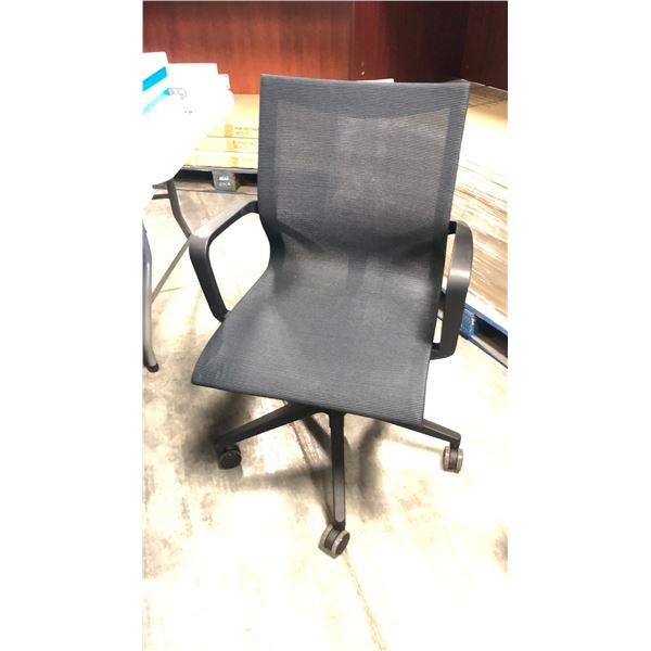 BLACK HDL AIR MESH OFFICE CHAIR