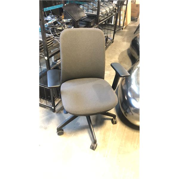 GREY/BLACK OFFICE TASK CHAIR