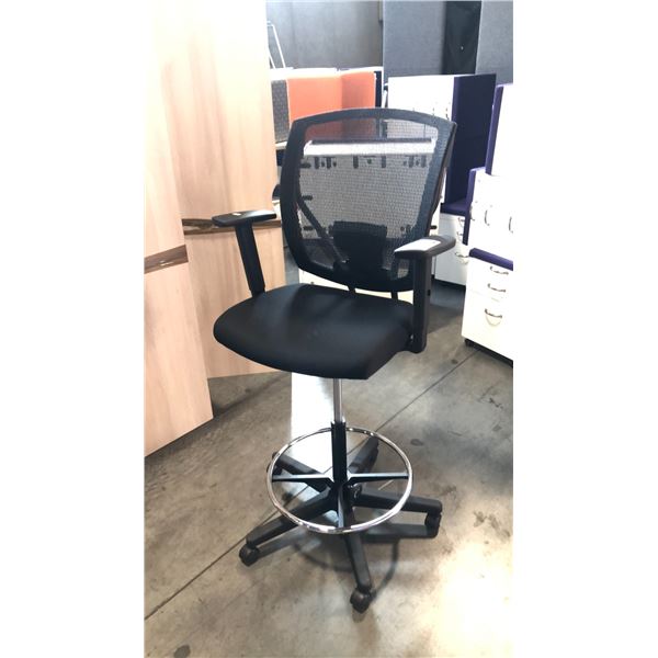 BLACK MESH-BACK PROGRAMMERS CHAIR