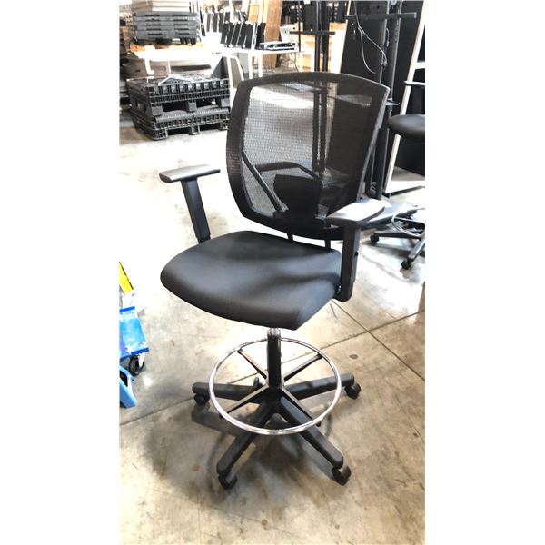 BLACK MESH-BACK PROGRAMMERS CHAIR
