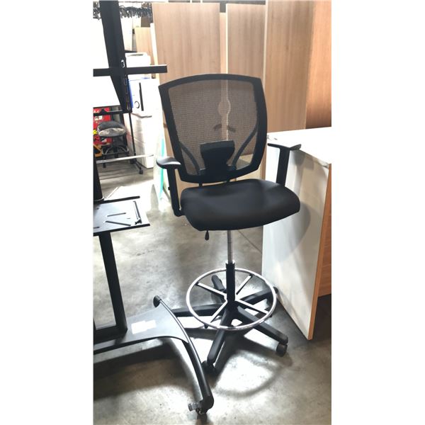 BLACK MESH-BACK PROGRAMMERS CHAIR