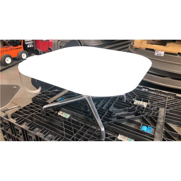 GLASS TOP/METAL BASE 29" COFFEE TABLE