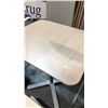 Image 2 : MAPLE/METAL RECTANGULAR CAFE TABLE 26" WIDTH 32" HEIGHT
