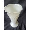 Image 4 : Fenton Hobnail Milkglass A